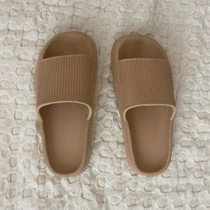 Pillow slides